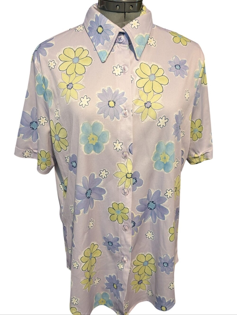 Vintage 90s does 70s Pastel Floral Button-Down Blouse Dagger Collar Short Sleeve